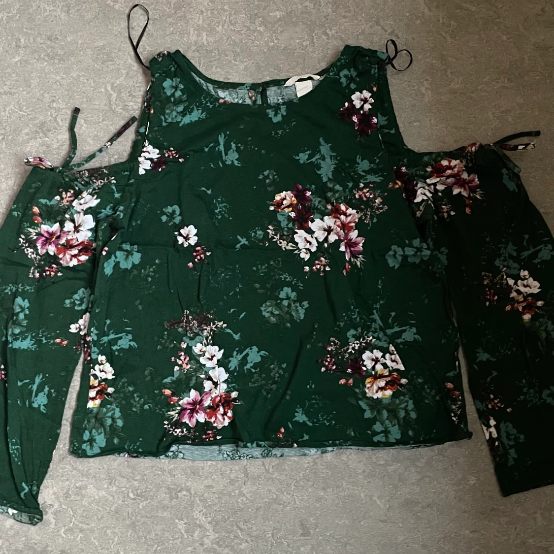 Off shoulder skön skjorta M - 90