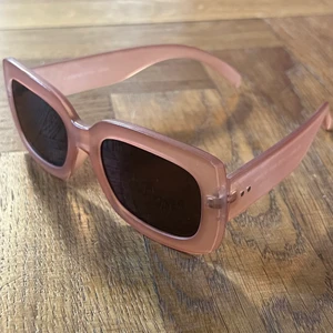 y2k solglasögon - möts upp i stockholm eller fraktar :)