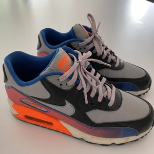 Nike AIR Max  - Nike AIR Max storlek 36,5 Riktigt bra skick, Använda fåtal gånger. 