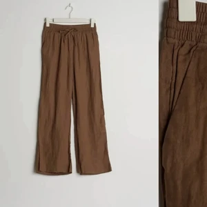 Bruna linnebyxor - Aldrig använda!! Köptes på Gina. Köparen står för frakt 📦  blir det fler intresserade blir de budgivning