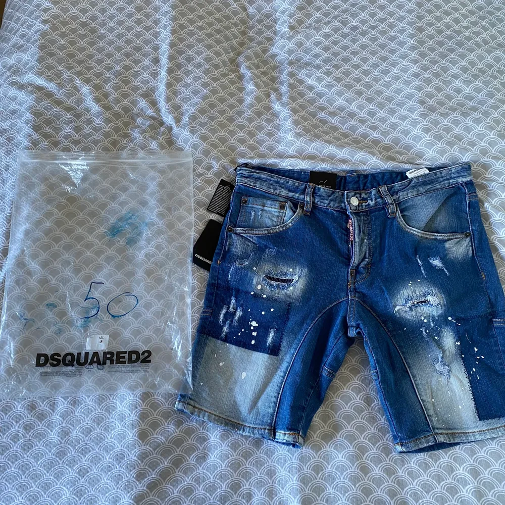 Dsquared shorts, helt nya!  Jag har olika modeller & storlekar Påse & lappar medföljer Endast seriösa kunder tack! . Shorts.