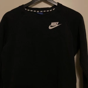 Nike tröja  - Niketröja som endast använts två gånger och som säljs då den inte används.