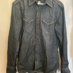 Jeans skjorta  - Jeans skjorta från Replay. Aldrig använd  Storlek L