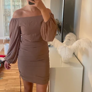 Beige klänning - Beige/brun klänning, endast testad! Säljs för 140kr i storlek S