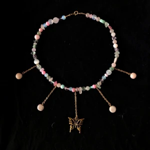 Handgjort halsband  - Gulligt fairy chocker med en fjäril.  Fri frakt!