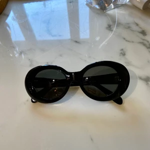 Acne Studios Solglasögon - Äkta Acne Studios solglasögon köpta för 3000kr. Fint skick och kommer inte till användning! Handmade in France. 