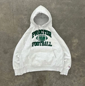 Vintage champion hoodie - Riktigt fet vintage hoodie men distressing. Inga flaws som inte skall vara där och bra kvalite överlag. 