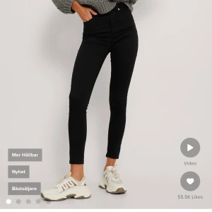 NA-KD jeans helt nya - Helt nya jeans från NA-KD, prislapp kvar. Stl 40 (M)