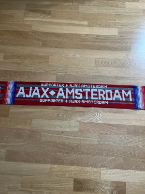 Ajax Amsterdam halsduk - Ajax Amsterdam halsduk i bra skick!