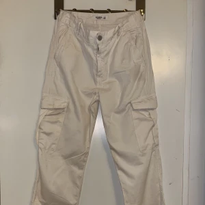 Cargo pants  - Cargobyxor, från pull & bear, storlek 42, knappast använda