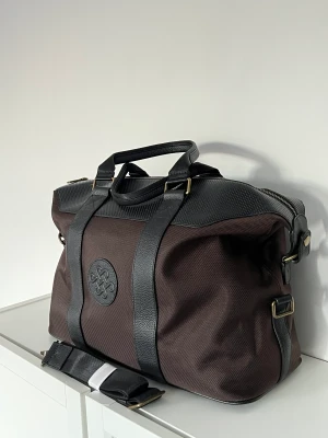 Rituals yoga väska - Väska från rituals, perfekt för träning och yoga, föera fack, axelrem och vattentålig! 