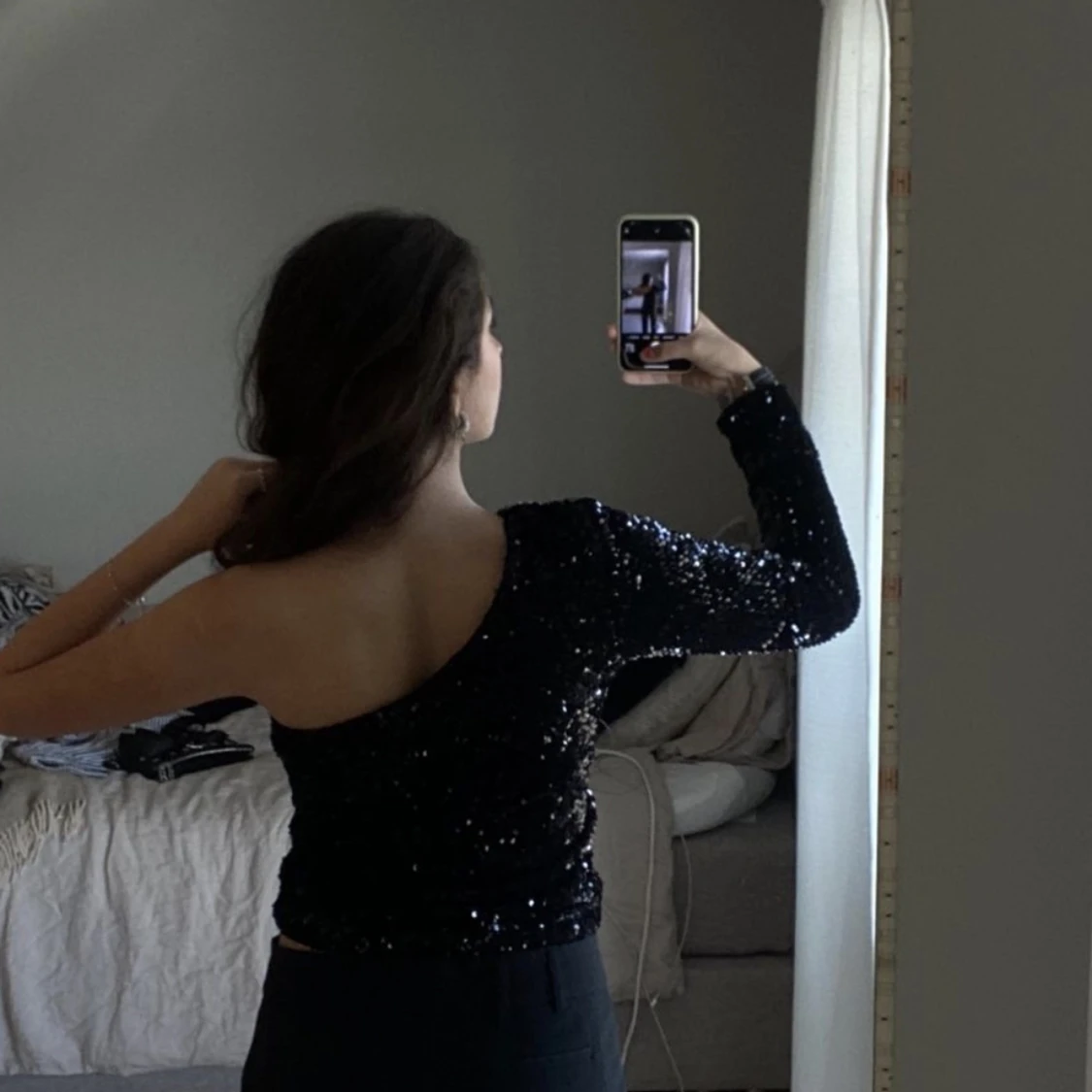 Nyårs topp svart glittring one shoulder - 91