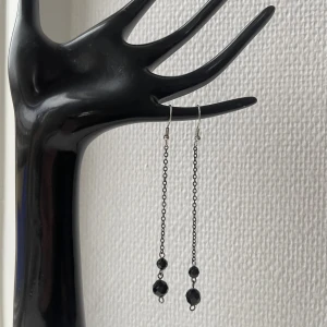 Långa örhängen  - Sjukt snygga örhängen som till en början var ett halsband. 