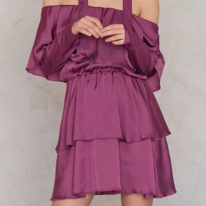 NA-KD klänning - Helt oanvänd klänning från NA-KD, storlek 34!❤️