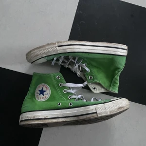 Converse - Fina gröna comverse storlek 40, säljer pga att jag ej får någon användning till dom🤗😋🥰