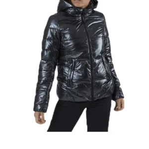 Intressekoll Vinterjacka ! - Intressekoll på min vinter jacka från Champion. Super cool o snygg! Skriv vid intresse❤️❤️❤️