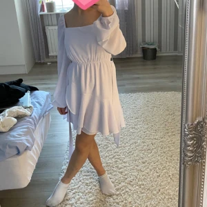 Klänning - Säljer en jätte fin oanvänd klänning. Passar perfekt till studenten eller som sommar klänning.💕prislappen sitter kvar! 