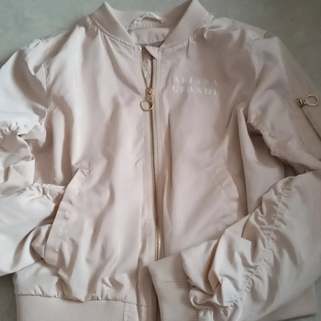 Ariana Grande jacka 