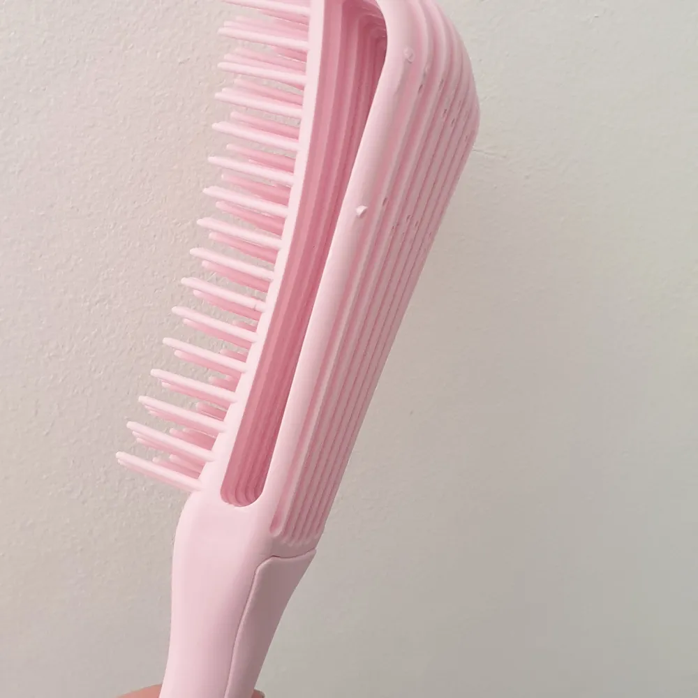 Rosa hårborste för rakt hår 🦩 ej använd . Övrigt.
