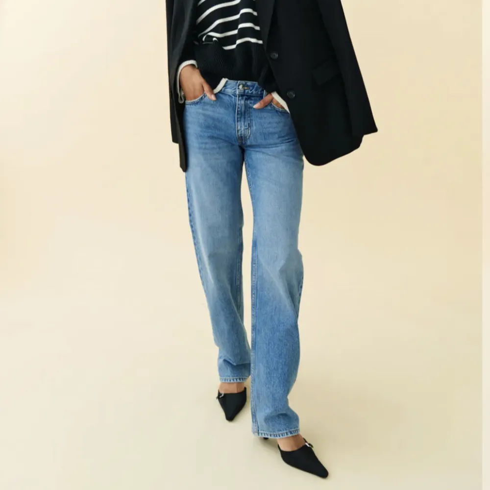 Intressekoll på dessa blåa low waist jeans från Gina tricot. Jeans & Byxor.