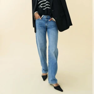 Blå low waist jeans - Intressekoll på dessa blåa low waist jeans från Gina tricot