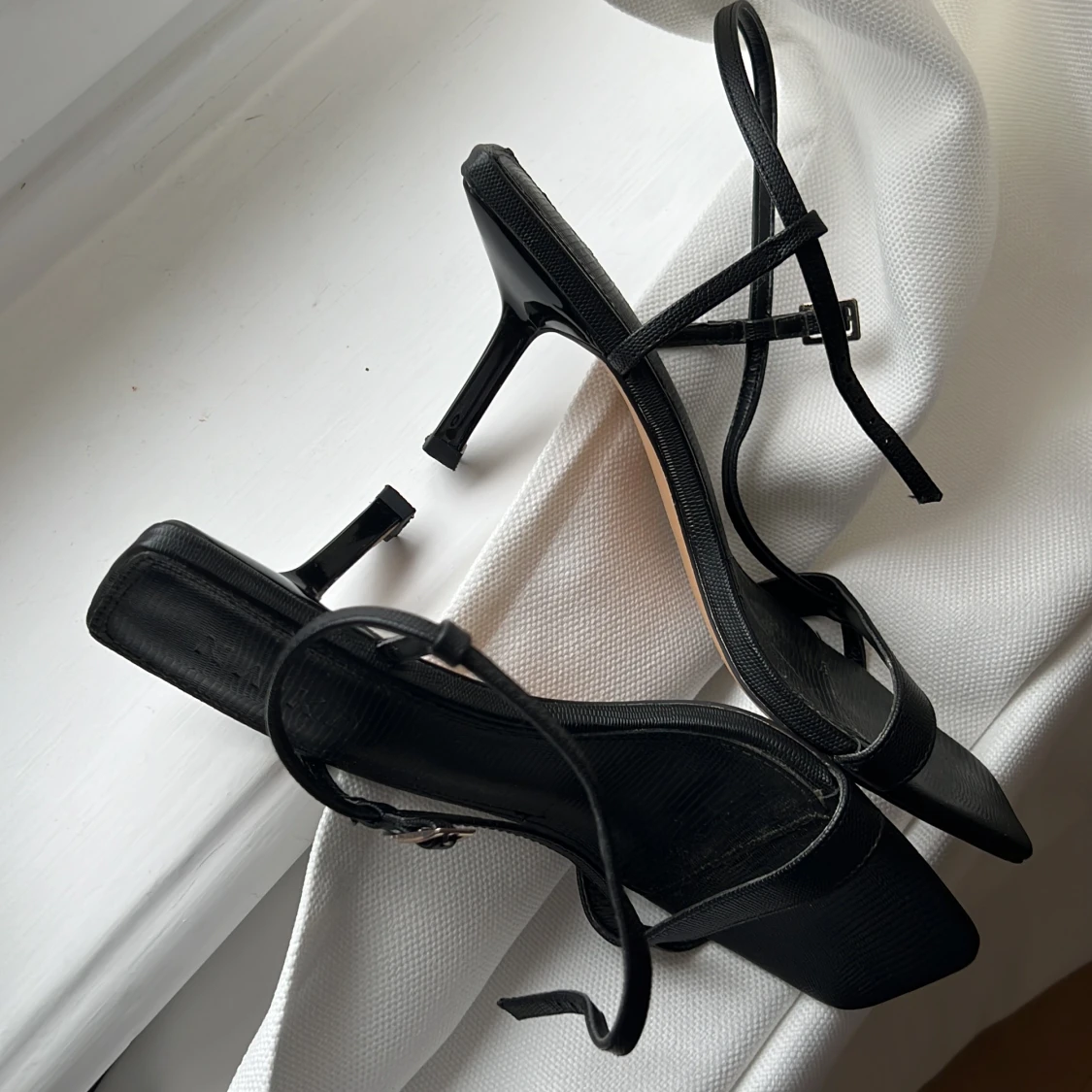 Svarta klackar NA-KD - 90