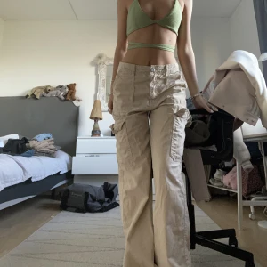 Cargo byxor  - Från zara, super fina, för stora för mig