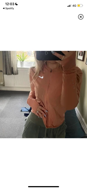 Nike träningströja - träningsjacka från Nike, använd ca 2 gånger. storlek xs, jättefint skick