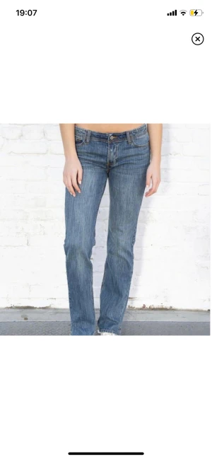 Lågmidjade jeans - Jeans med liten slit 