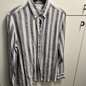 Linneskjorta Bläck - Linne skjorta ifrån bläck. Bra skick