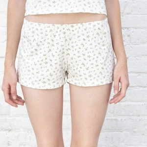 Shorts från brandy - Säljer dessa supersöta shorts från brandy melville som jag aldrig använt