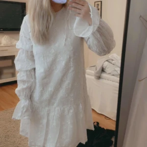 Nakd studentklänning - Säljer denna i 38 för jag köpte 2 men bestämde mig för att behålla den i 36💕🤩