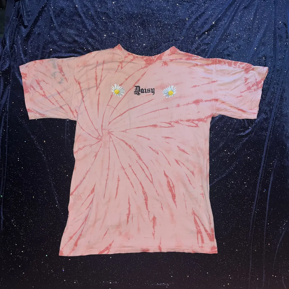 pink oversized tshirt with cute embroidery on, it’s got some stains here and there as shown on picture, but it’s not that noticeable, it’s extremely comfortable as well. T-shirts.