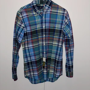 Skjorta Ralph Lauren - Oanvänd skjorta från Ralph Lauren (lapparna sitter kvar), storlek S. Men sitter ungefär som M