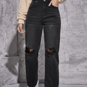 Jeans - Köpte från shein och de är strl M, ser ganska stora ut på sista bilden men de sitter bättre på.💗 Fläkarna är borta efter jag har tvättat dom. Nypris är 180