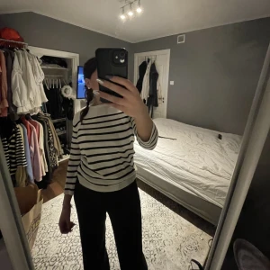 Vit randig tröja - Randig tröja i vit, bra skick!