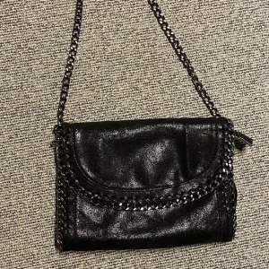 Kedjeväska - Supersnygg kedjeväska som liknar Tiamo🖤 Fint skick🫶🏼