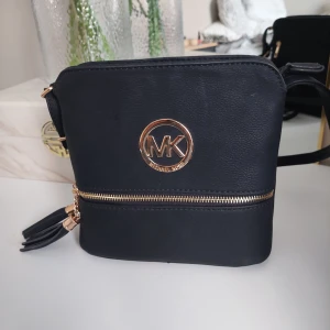 Väska - Väska hag fick i present för ett tag sedan, inte min stil så har aldrig använt. 