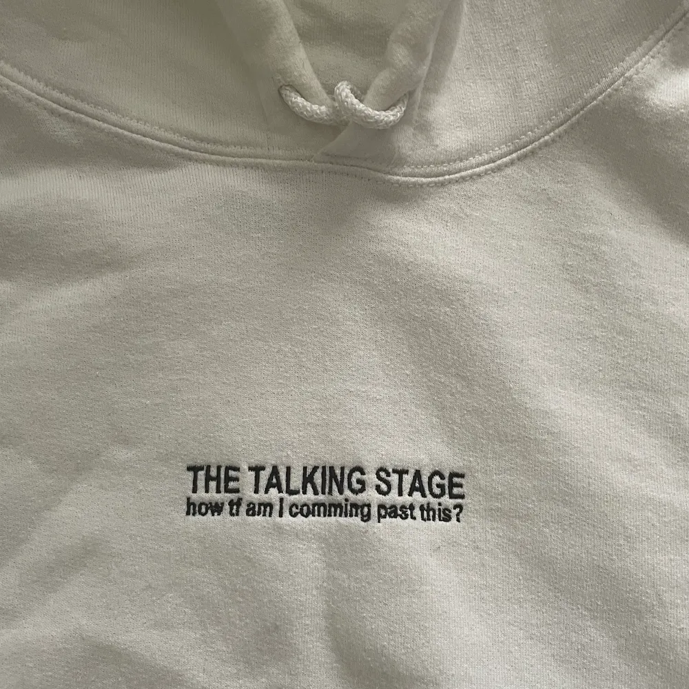 ”The Talking Stage” hoodie från Black Cop,  går ej att få tag på längre. Stl L men sitter som en baggy M, tar bud från 250, bin 400. Hoodies.