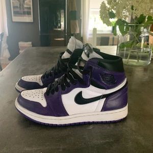 Jordan 1 court purple - Säljer mina snygga court purple som är i bra skick. Köparen står för frakt.