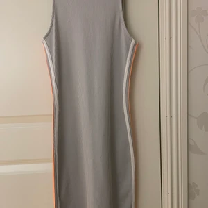 Enkel klänning - Nytt skick