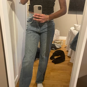 Gina  - Säljer min jätte fina jeans från Gina då dom har blivit lite förkorta för min smak. Dom är i väldigt fint skick. Köparen står för frakt 66kr 