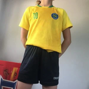 Jag säljer ett träningssett! - Jag säljer dehär tränings settet för att vi aldrig använder de!