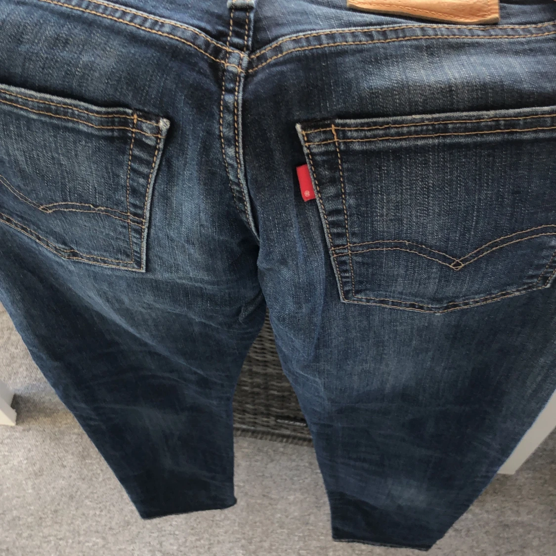 Mörka levis jeans