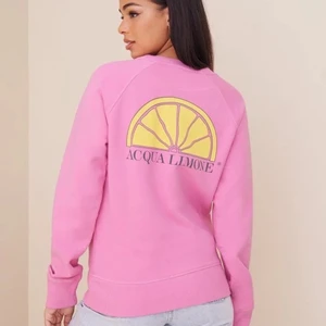 Acqua limone tröja - Använd fåtal gånger och finns inga fel på den. Köpt får något år sedan och säljer pga att den blivit förliten. Nypris 1000kr 