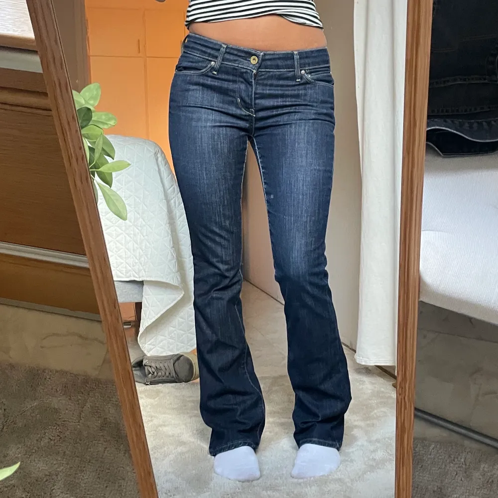 Lågmidjade jeans från Levis för 220 kr💖❤️‍🔥💖❤️‍🔥. Jeans & Byxor.