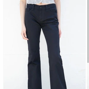 Brandy melville byxor  - Super fina Brandy melville byxor. Säljer då dom aldrig kommit till användning 💗