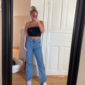 Jeans Weekday  - Säljer dessa fina jeans från Weekday! Köpta från några månader sen men knappt använda.❤️