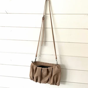 Beige väska - Superfin beige väska från Shein helt oanvänd!