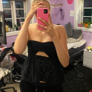 Zara topp💕 - Säljer nu denna jättefina tog från zara på grund av att den sitter lita tajt på mig💕 Den är i storlek s!